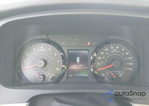 2015 Toyota Sienna Le 8 Passenger z USA, uszkodzony, nr VIN 5TDKK3DC3FS530137